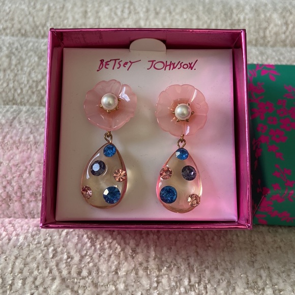 Betsey Johnson flower earrings. - Picture 1 of 7